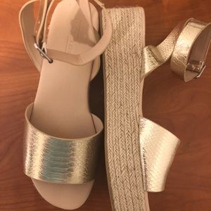 Gold espadrilles flatform NWOT
